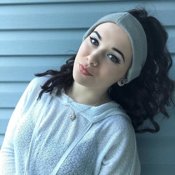 Meet your Posher, Holly anne - Picture 1 of 1